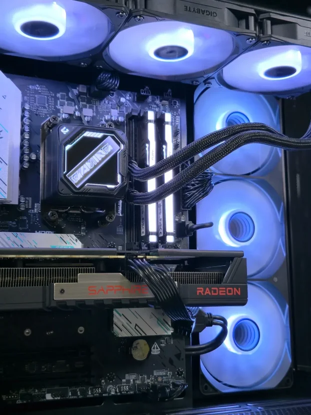 Ryzen 7 7800X3D RX 9060XT B840 32GB 1TB - SM160PC