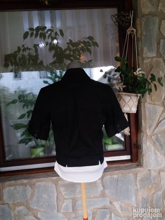 Crn blejzer kratak rukav VERO MODA vel. 40