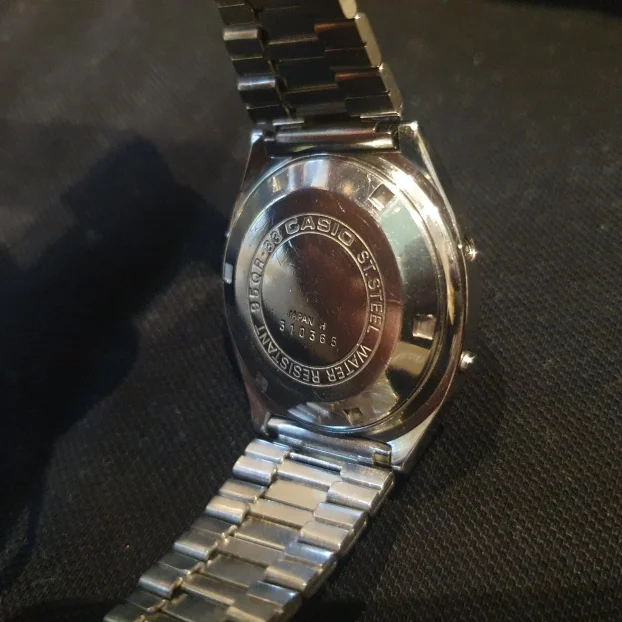 Casio 95qr-33 retro vintage iz 1977. godine digitalni LCD