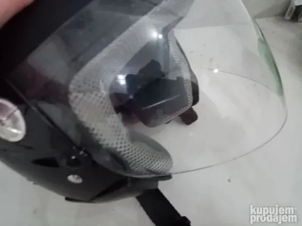 Kaciga za motor rezervisano