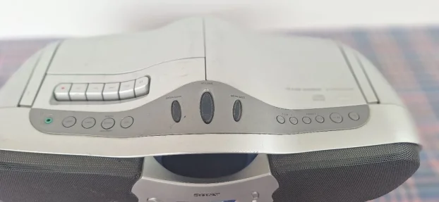 Sony cd/kasedek/radio