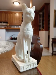 Egipatska mačka od alabastera