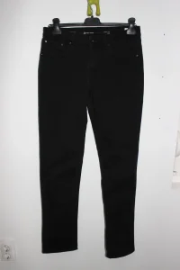 zenske crne farmerke Levis 701 / 30/ M crne slim