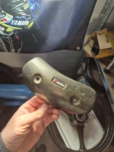 Akrapovic karbonska zastita