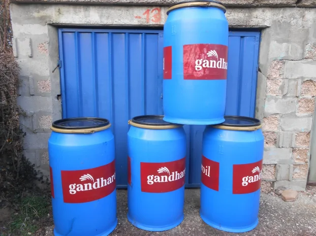 Plasticnu burad sa poklopcem od 220 litara prodajem