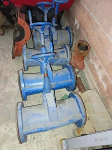 Liveni ventil gvozdeni vodene armature zaporni vodovod