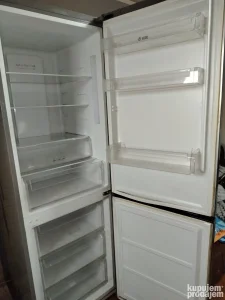 Prodaje se vox frizider kombinovani