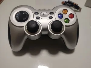 LOGITECH F710 Wireless gamepad dzojstik