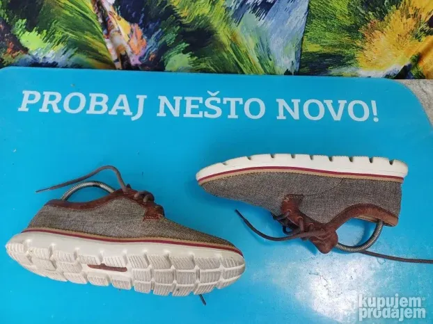 Skecheres cipela br 41 udobna moderna vrh