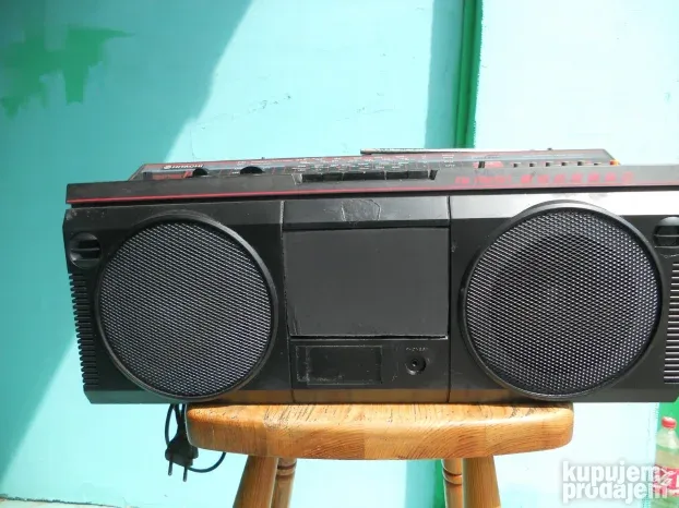 blutut poklon hitachi aux pojacalo i  radio snazan
