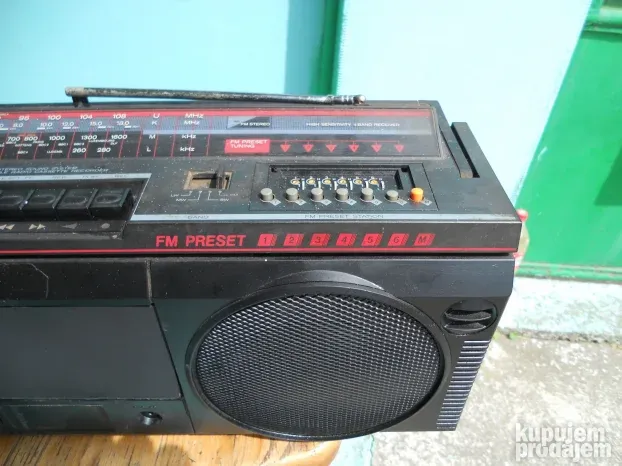 blutut poklon hitachi aux pojacalo i  radio snazan