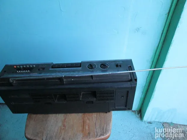 blutut poklon hitachi aux pojacalo i radio snazan