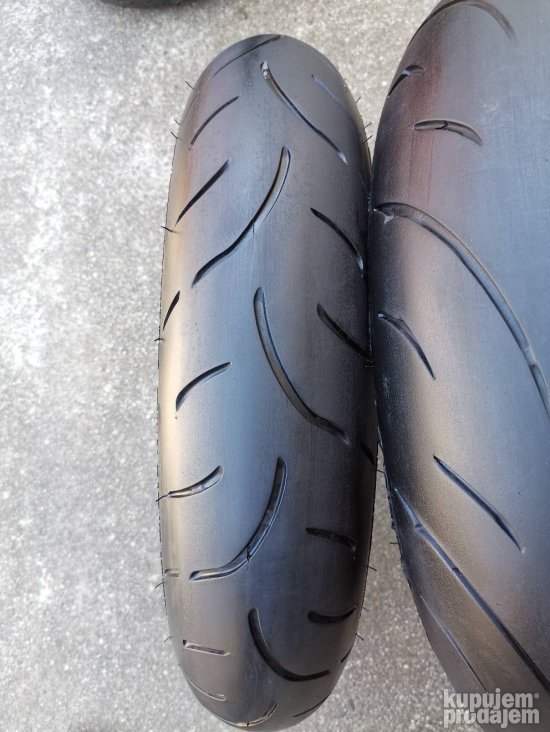 Moto gume dunlop 180/55/17 i 120/70/17 god 2008/2010