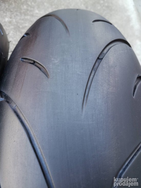 Moto gume dunlop 180/55/17 i 120/70/17 god 2008/2010