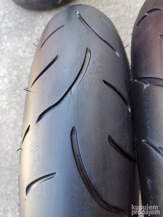 Moto gume dunlop 180/55/17 i 120/70/17 god 2008/2010