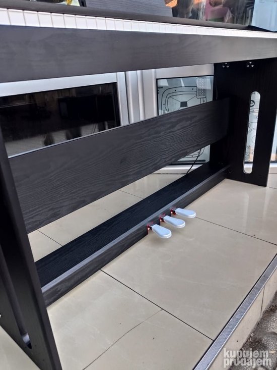 Elektricni klavir Royal 8813 BK