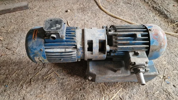 Vakum pumpa trofazna