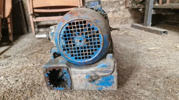 Vakum pumpa trofazna