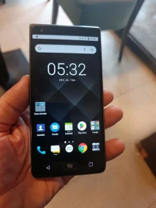 Blackberry motion 4/32