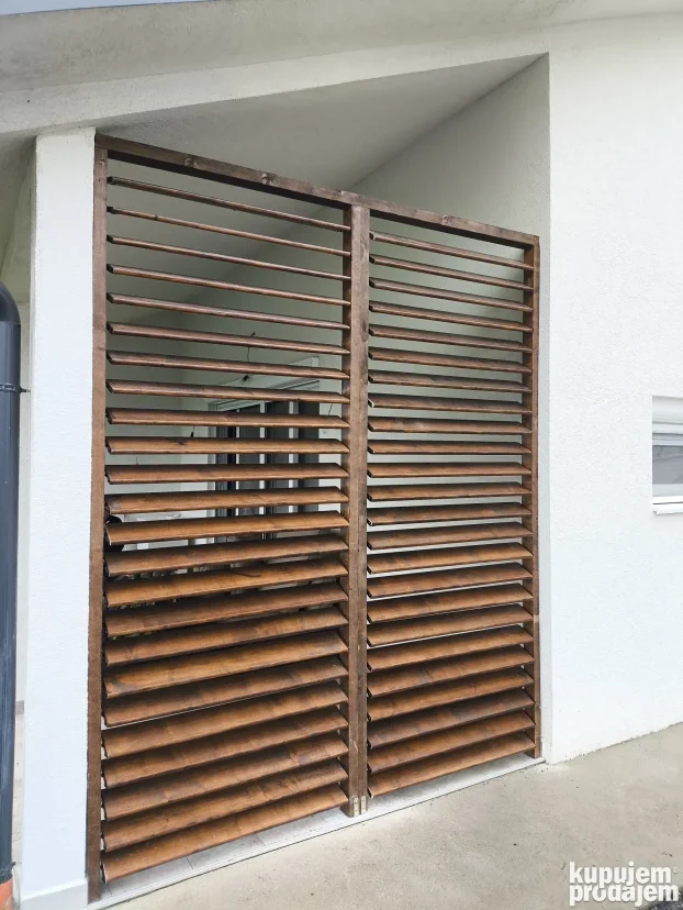 Pokretne drvene žaluzine za letnjikovac terasu
