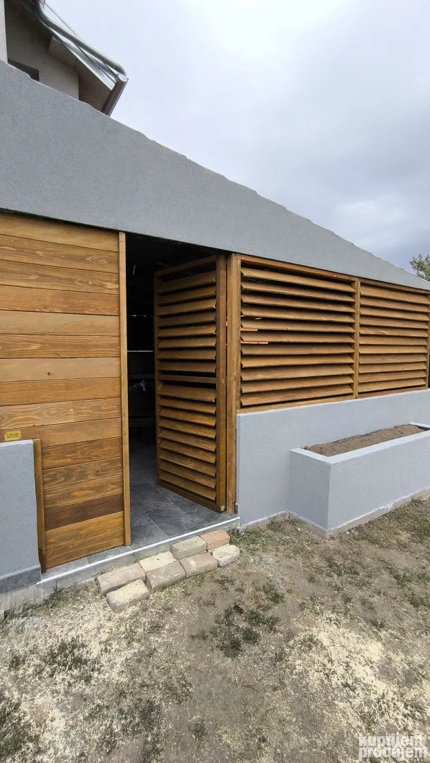 Pokretne drvene žaluzine za letnjikovac terasu