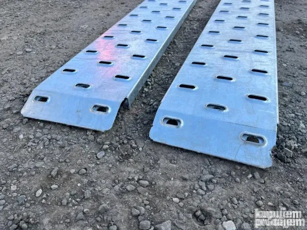 Navozne staze za prikolicu