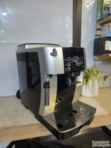 Kafe aparat De longhi sa garancijom