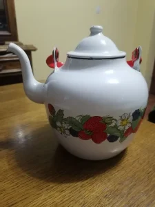 stari čajnik očuvan
