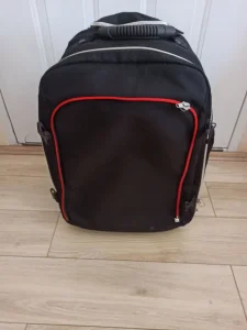 Kofer sa ruckom i tockicima