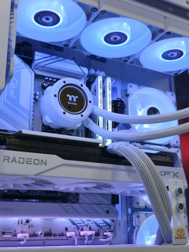 Ryzen 7 7800X3D RX 9070 X870 32GB 1TB - SM079PC