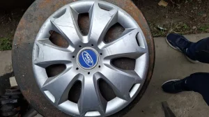 Ford ratkapna 16 cola  jedan komad raspar