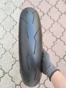 Moto guma pirelli super corsa 120/70/17 god 2015