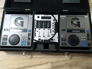 Gemini Dj set - 2 x CDJ-1100 & BPM250 professional mixer