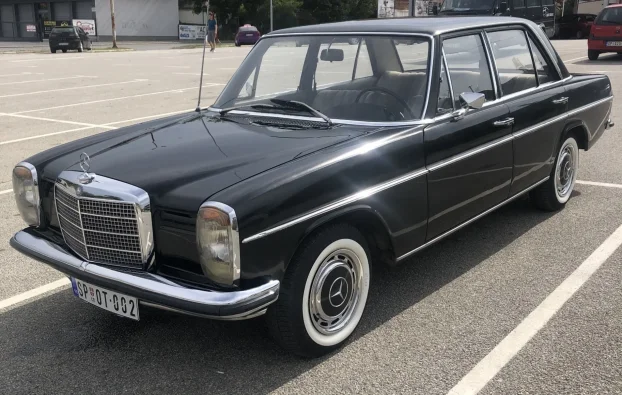 Mercedes-Benz W114 230.6