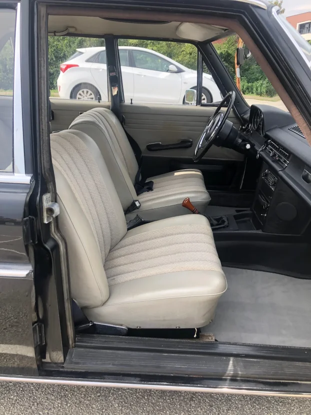 Mercedes-Benz W114 230.6