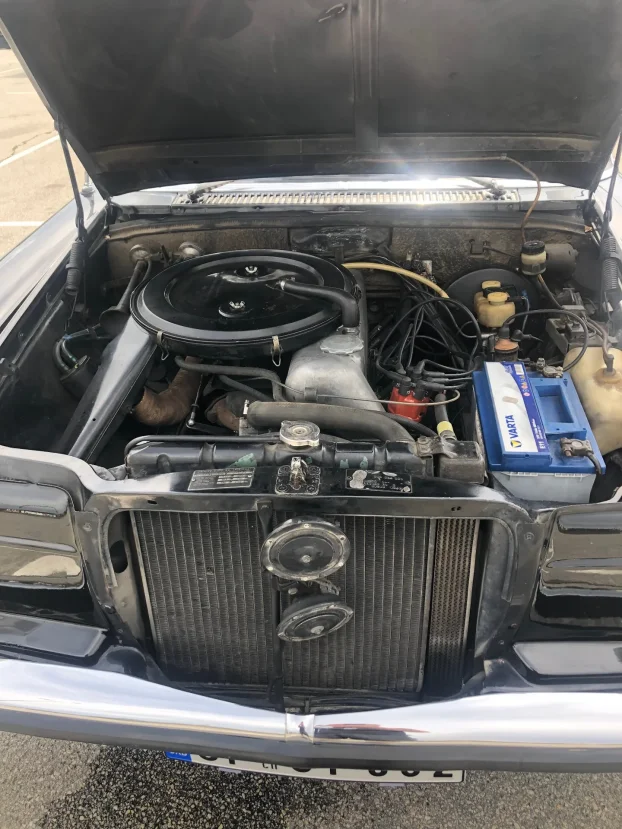 Mercedes-Benz W114 230.6