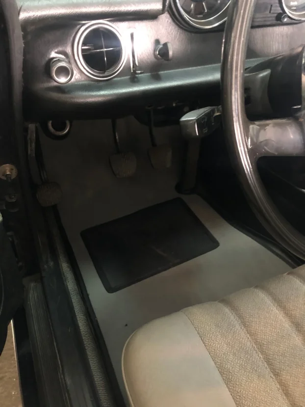 Mercedes-Benz W114 230.6