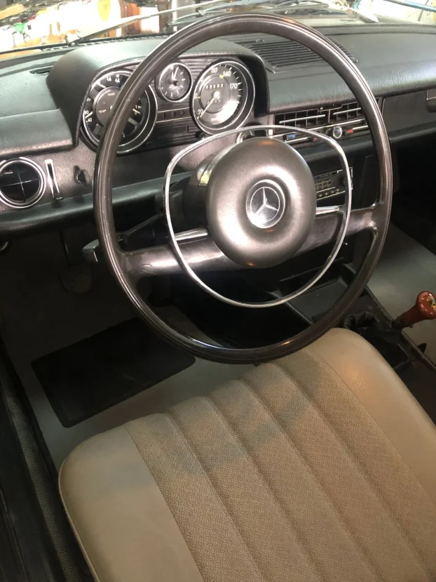 Mercedes-Benz W114 230.6