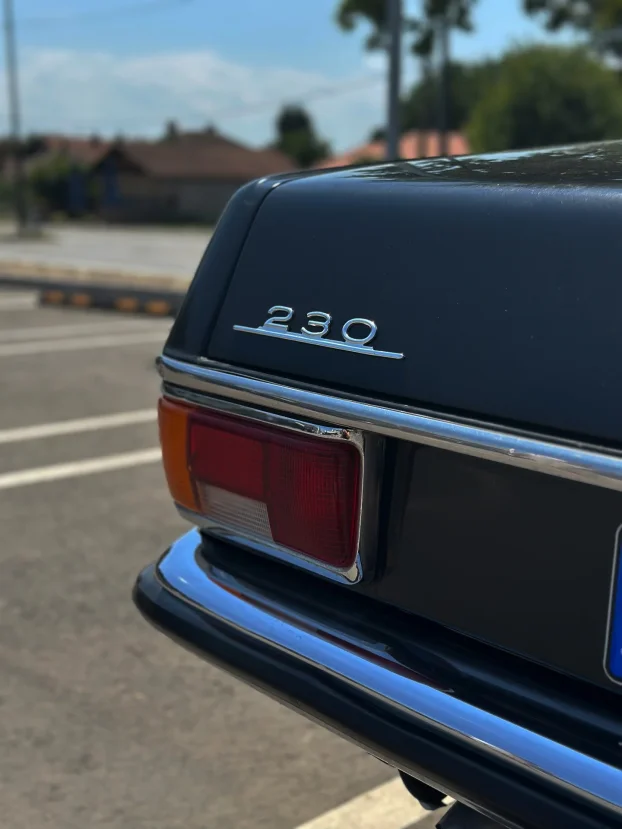 Mercedes-Benz W114 230.6