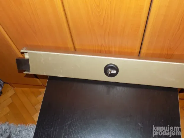 Montažna brava za otvaranje vrata u slučaju opasnosti