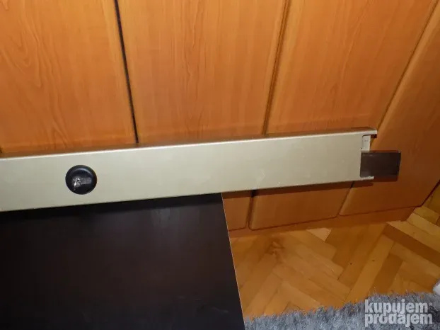 Montažna brava za otvaranje vrata u slučaju opasnosti