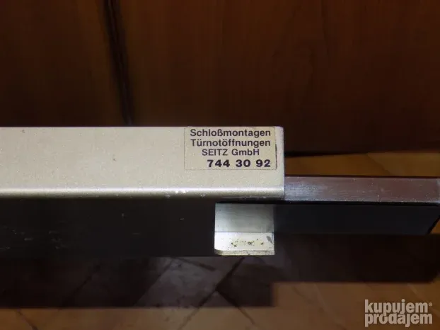 Montažna brava za otvaranje vrata u slučaju opasnosti