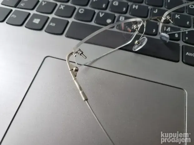 Titanijumski ram za naocare sa srafovima