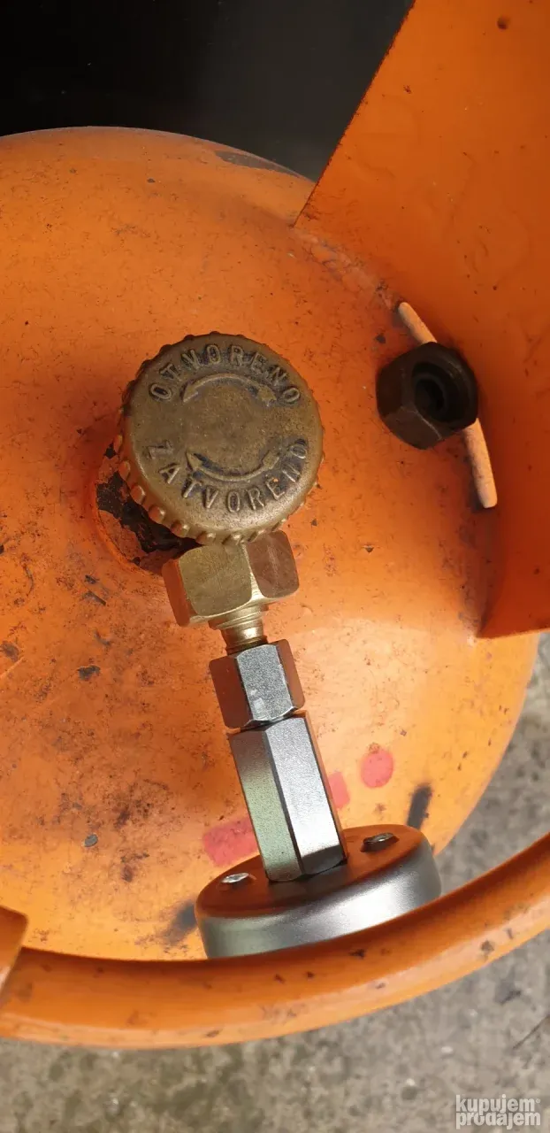 Adapter-pečurka za punjenje plinskih boca