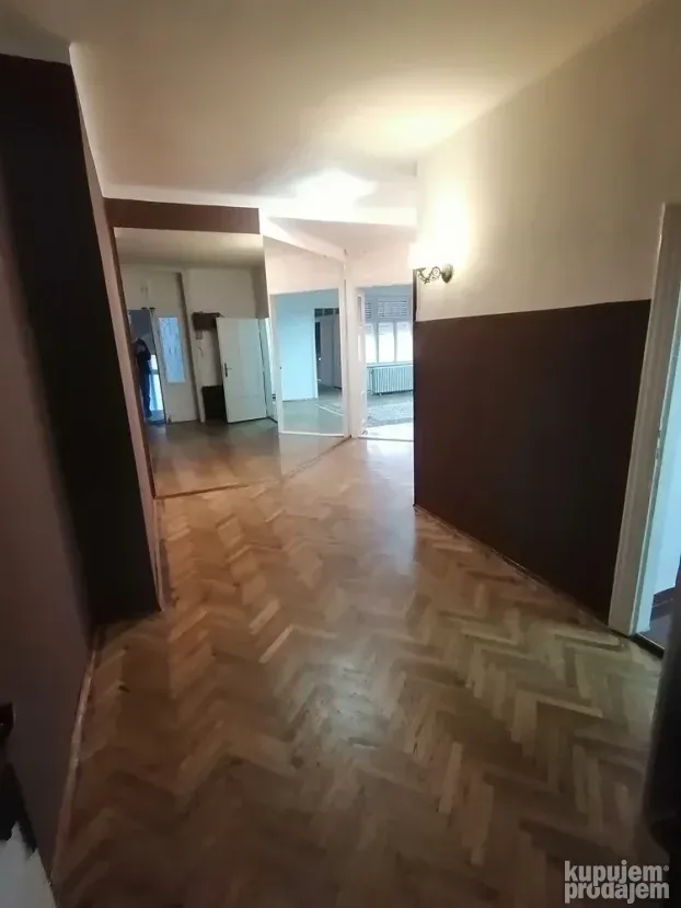 Petosoban stan 127m2 strogi centar,za IT, kancelarije..