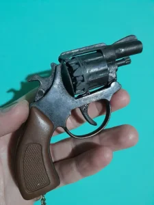 Stari pistolj privezak plasljivac na kapisle