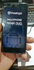 mobilni telefon prestigio pap5044 duo neispravan