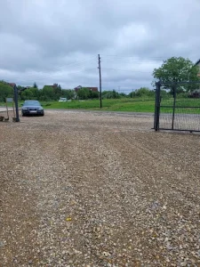 Dobar ograđen plac 1039m2, prilaz,voda, struja, tucanik