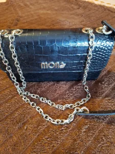 Mona.