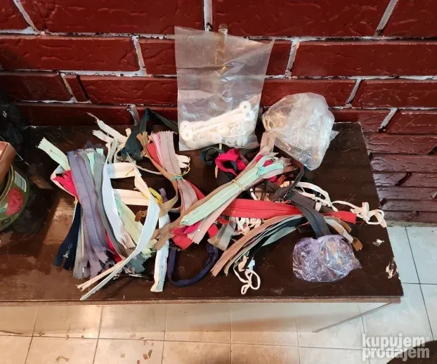 rajfeslus i ostala oprema za sivenje i krojenje